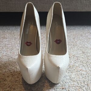 Hot Kiss Cream Textured Platform Heels